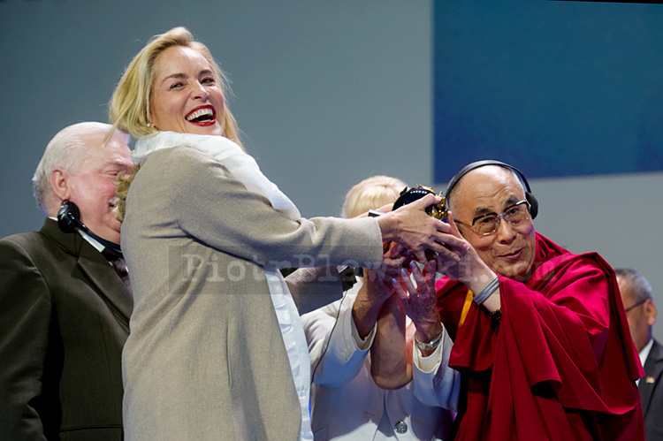 Jak pracuje fotograf prasowy.Sharon Stone i Nagroda PokojuHow press ...